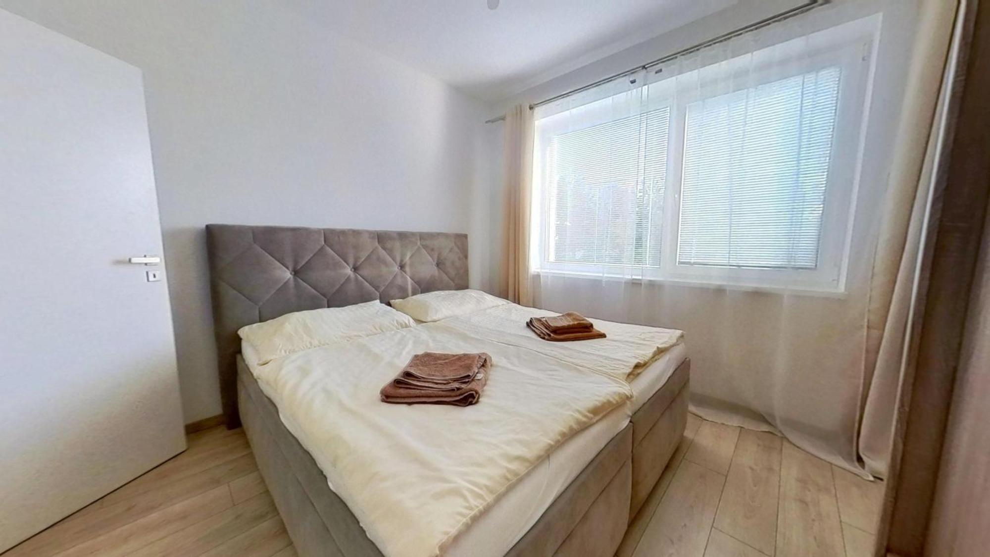 Air-Conditioned 2 Room Apartment, With Terrace, Rovinka, 302 Dış mekan fotoğraf